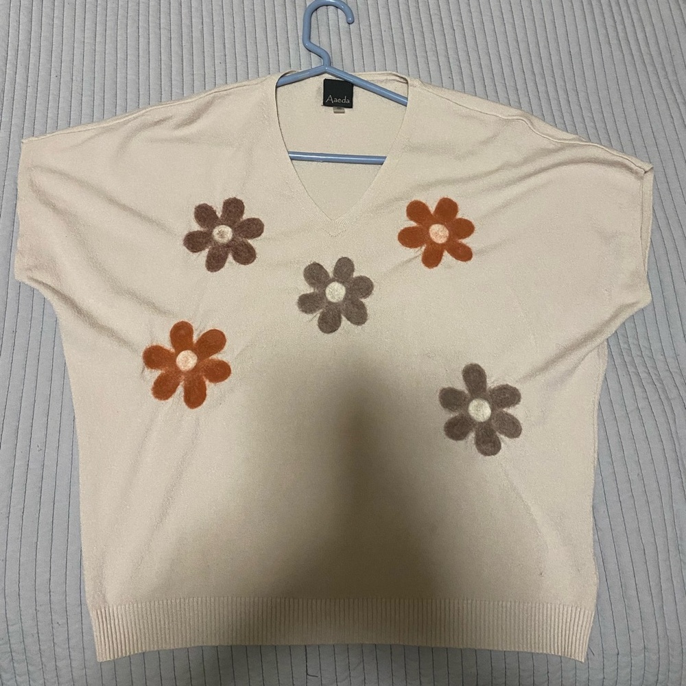 Aaeda Floral V-Neck Cream babydoll fall Top size M